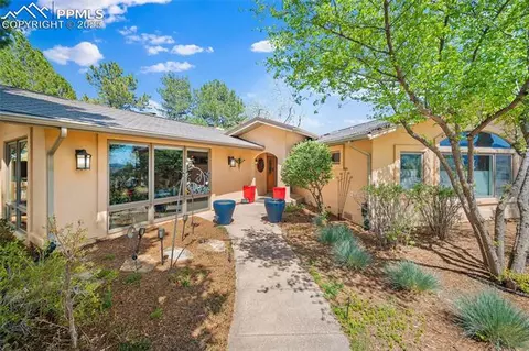 33 Friendship Ln, Colorado Springs, CO 80904