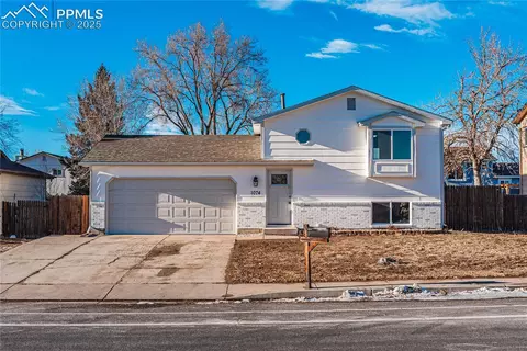 1074 Jet Wing Dr, Colorado Springs, CO 80916