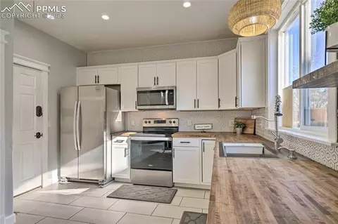 7085 Mountain Creek Grv, Colorado Springs, CO 80922