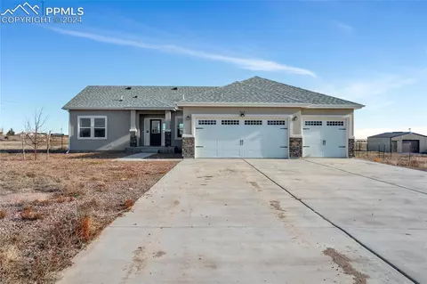 413 E Chadwick Dr, Pueblo West, CO 81007