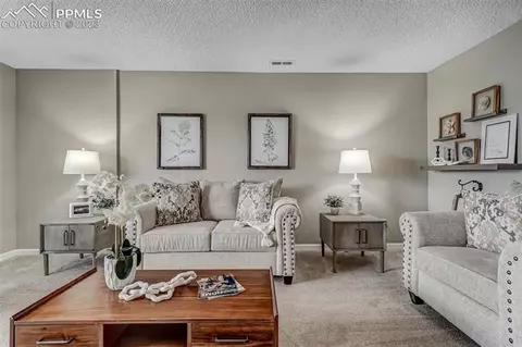 6923 Gayle Lyn Ln, Colorado Springs, CO 80919