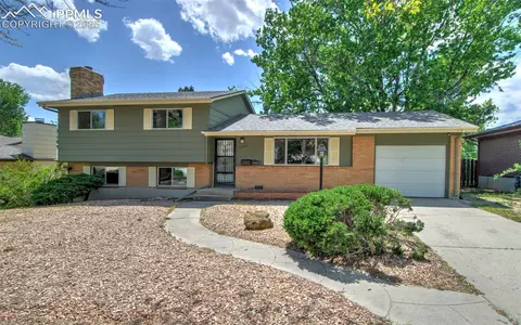1934 Berkshire Ln, Colorado Springs, CO 80909