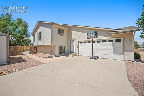 34 E Bonanza Dr, Pueblo, CO 81007