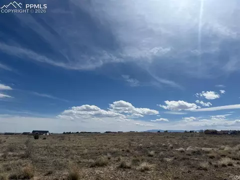 832 E Loma Dr, Pueblo, CO 81007