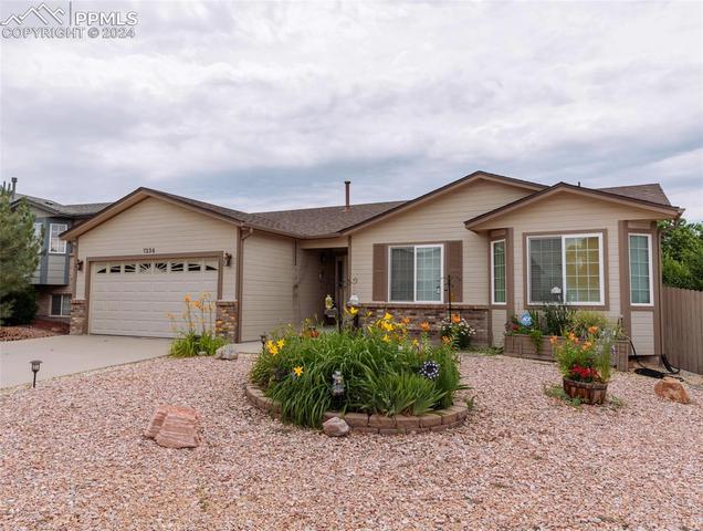 7334 Sue Ln, Colorado Springs, CO 80925