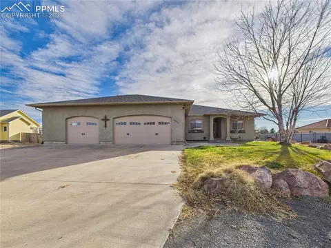 2084 Iris Rd, Pueblo, CO 81006