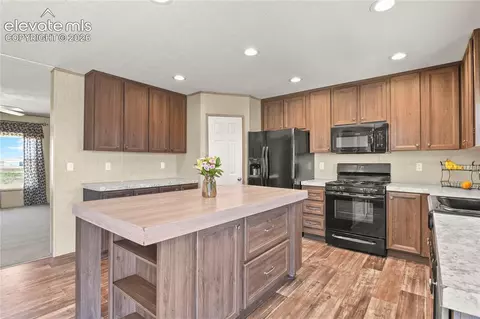 Kitchen - 22280 Jones Rd, Peyton, CO 80831 photo 2 of 4