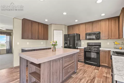 Kitchen - 22280 Jones Rd, Peyton, CO 80831 photo 2 of 4