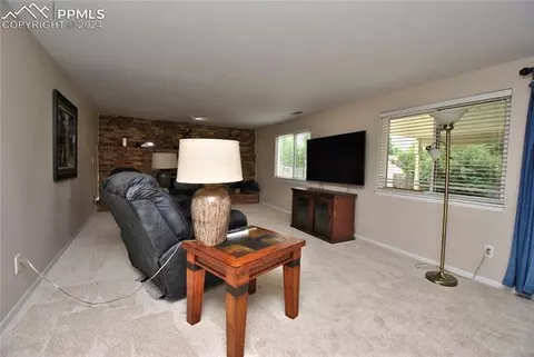 5465 Gunshot Pass Dr, Colorado Springs, CO 80917