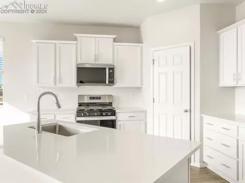 10490 Devoncove Dr, Peyton, CO 80831 photo 4