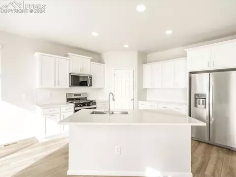 10490 Devoncove Dr, Peyton, CO 80831 photo 3