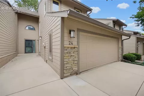 24 Woodbridge Dr, Colorado Springs, CO 80906
