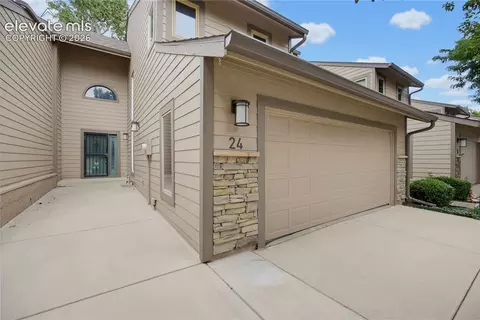 24 Woodbridge Dr, Colorado Springs, CO 80906