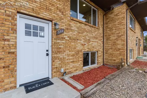 352 Mount View Ln, Colorado Springs, CO 80907