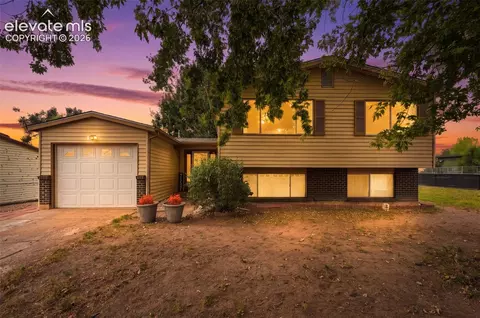 1520 River Dr, Fountain, CO 80817