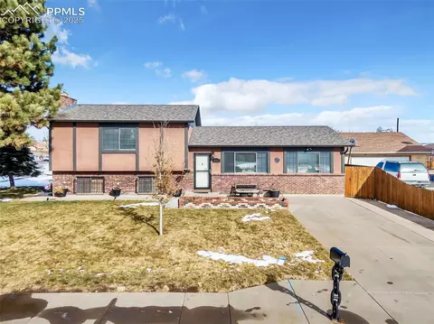 3321 Gem Dr, Pueblo, CO 81005