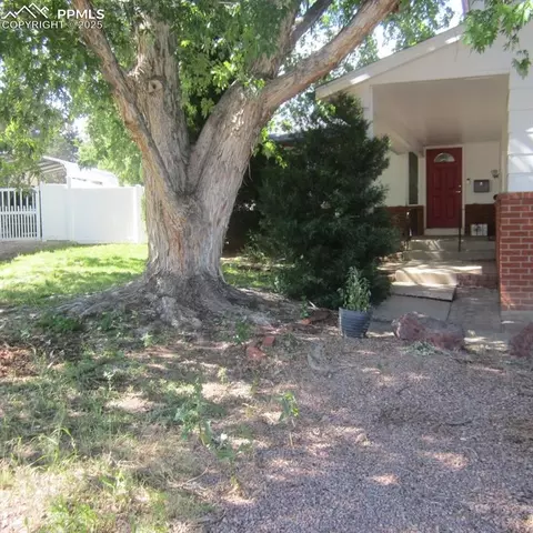 9 Briargate Pl, Pueblo, CO 81001