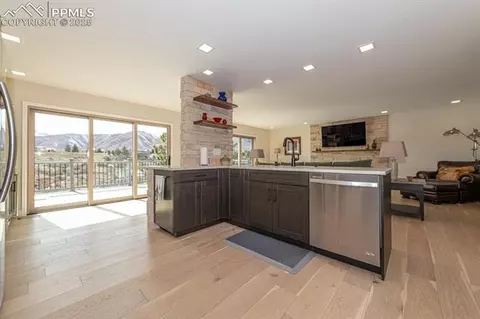 1523 Oak Hills Dr, Colorado Springs, CO 80919