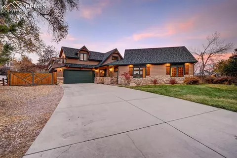 202 Rockledge Ct, Manitou Springs, CO 80829