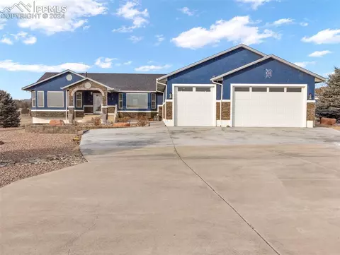 573 S Ferncliff Dr, Pueblo West, CO 81007