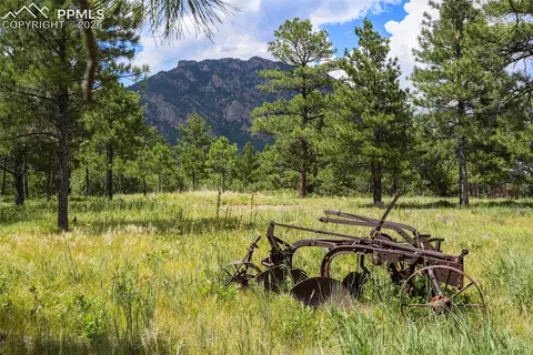 325 Pine Oaks Rd, Colorado Springs, CO 80926