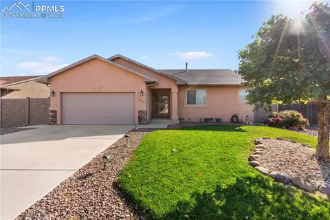 5716 Mark Twain Ln, Pueblo, CO 81008
