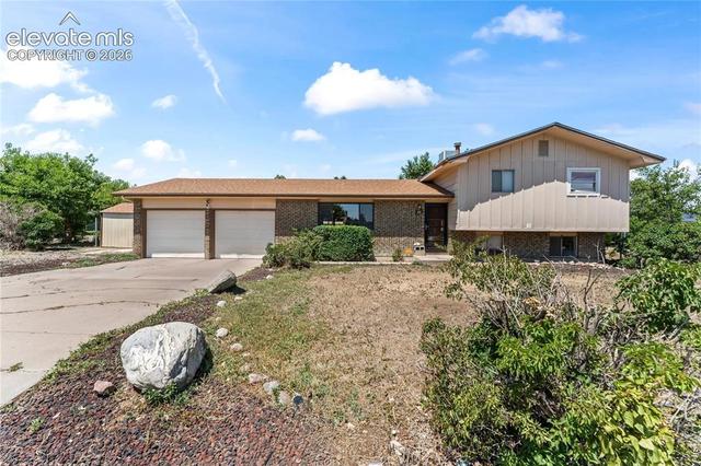 22 Heatherwood Ln, Pueblo, CO 81008