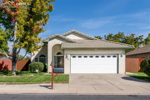 4721 Briarcrest Dr, Pueblo, CO 81005