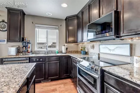 Kitchen - 13521 Park Meadows Dr, Peyton, CO 80831 photo 4 of 5