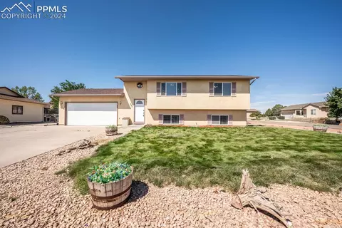 201 S Dacona Dr, Pueblo West, CO 81007