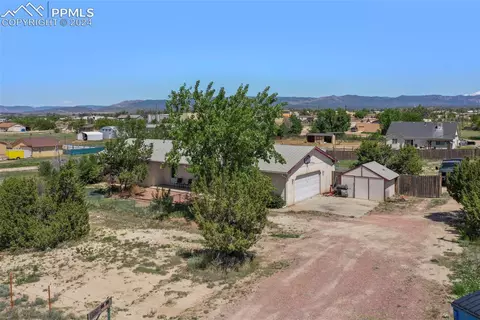 139 9th Ave, Penrose, CO 81240