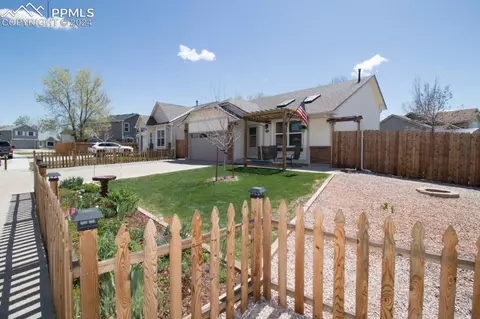 489 Pucket Cir, Colorado Springs, CO 80911