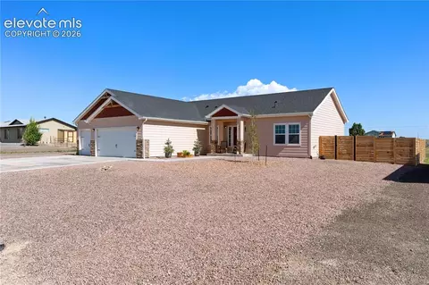 981 E Blackstone Dr, Pueblo West, CO 81007
