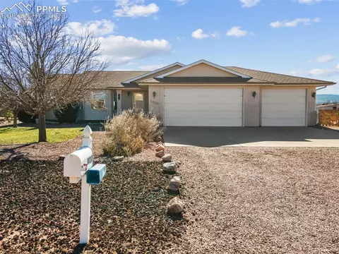 1020 W Camino Al Cielo Dr, Pueblo, CO 81007