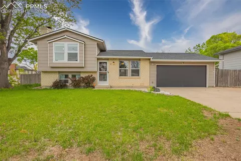 47 Hudspeth Ln, Pueblo, CO 81005