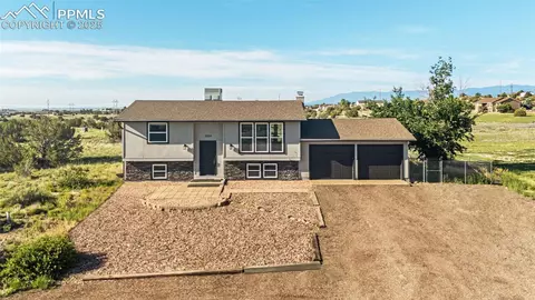 2054 W Locoweed Dr, Pueblo, CO 81007