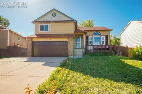 912 Barn Owl Dr, Fountain, CO 80817