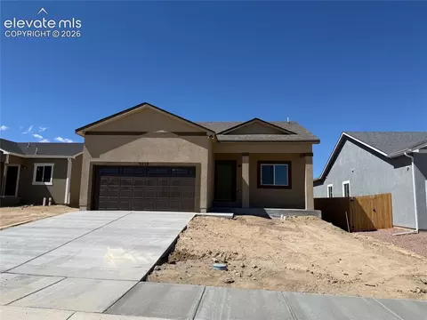 5217 Gannet Ln, Pueblo, CO 81008