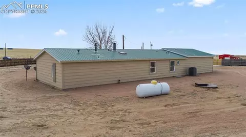 31190 Darroll Rd, Yoder, CO 80864 photo 5