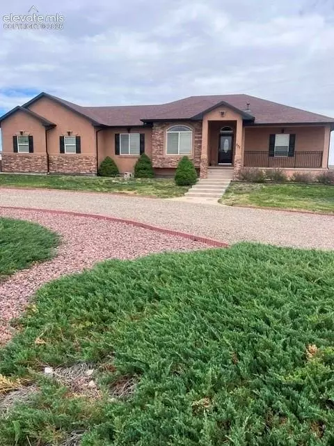 777 Woodleaf Dr, Pueblo West, CO 81007