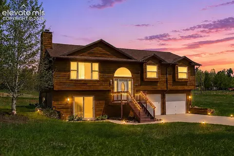 812 Red Eagle Ct, Woodland Park, CO 80863