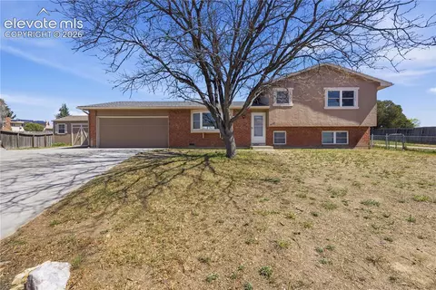 6729 Nokomis Cir, Colorado Springs, CO 80915