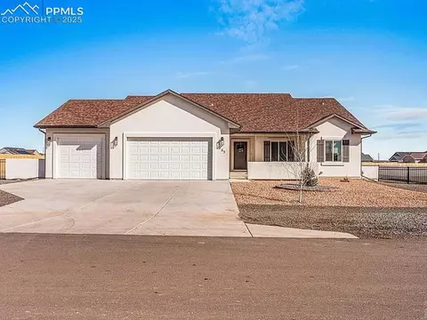 765 E Cabaret Dr, Pueblo, CO 81007