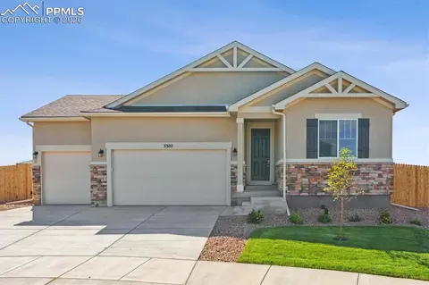 3302 Bella Notte Dr, Pueblo, CO 81001