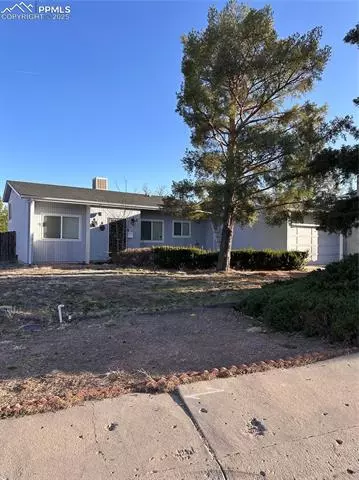 2 White Pl, Pueblo, CO 81001