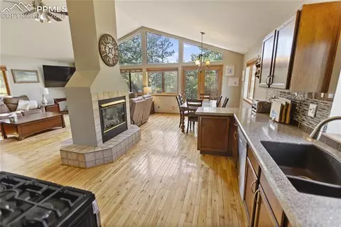 566 Spring Valley Dr, Divide, CO 80814 photo 8