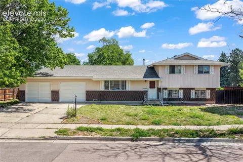 2712 Arlington Dr, Colorado Springs, CO 80910