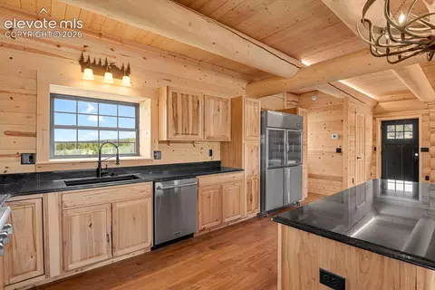 Kitchen - 35 Shaw Ln, Divide, CO 80814 photo 4 of 6