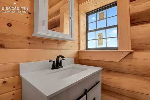 Bath - 35 Shaw Ln, Divide, CO 80814 photo 1 of 5