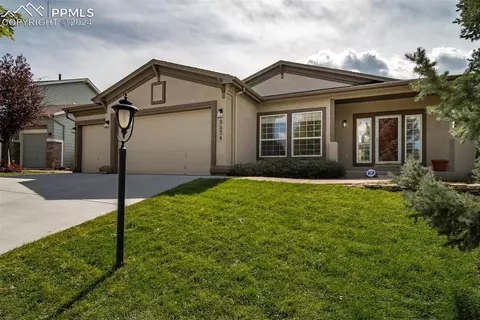9524 Hollydale Ct, Colorado Springs, CO 80920